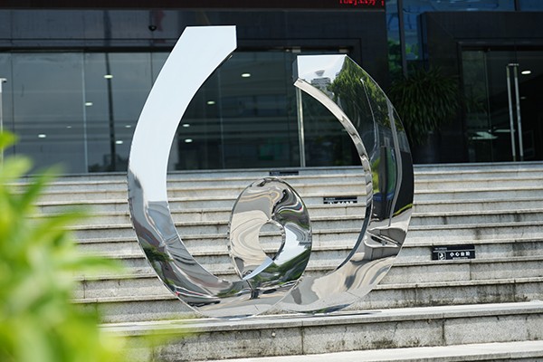 Outdoor sculpture Steel W letter Sculpture For Garden